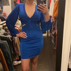 Long sleeves mini cut out dress
